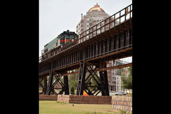 Image of -Black bridge